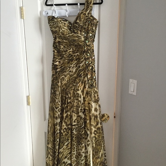 Tony Bowls gown. Color Green Leopard. Size 10. - Picture 3 of 11